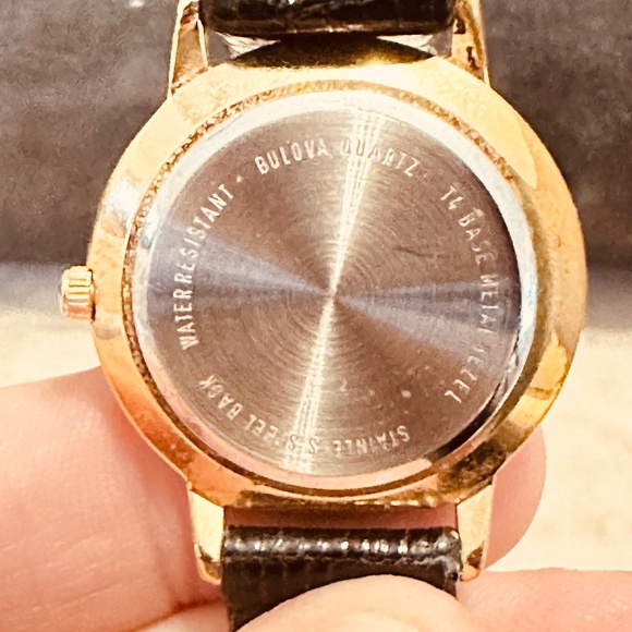 Bulova Accutron Quartz Watch President’s Award Diamond Accent Speidel Gen Lizard